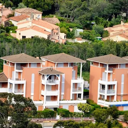 Vue Mer- Beau 2 Personnes-classement 3 étoiles -terrasse Abritee - Wi-fi - Climatisation - Parking Gratuit Le Lavandou