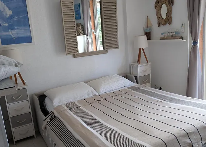 Vue Mer- Beau - Terrasse Abritee - Wi-fi - Climatisation - Parking Gratuit-classe 3 Etoiles Apartamento Le Lavandou